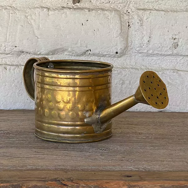 Regadera Pequeña En Lámina De Bronce - India 1980