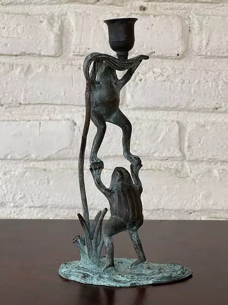 Candelabro Ranas Malabaristas Con Espacio Para Una Vela