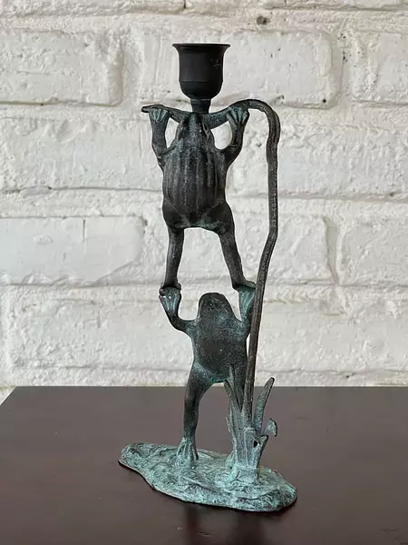 Candelabro Ranas Malabaristas Con Espacio Para Una Vela