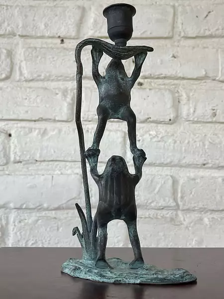 Candelabro Ranas Malabaristas Con Espacio Para Una Vela