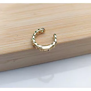 Ear Cuff Dorado – Estilo Chic Sin Perforación
