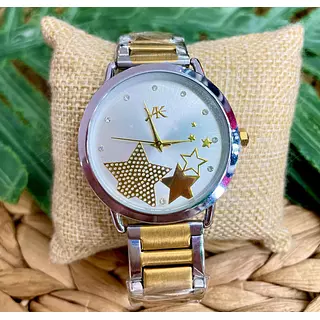 Reloj – Elegancia Y Brillo Nocturno