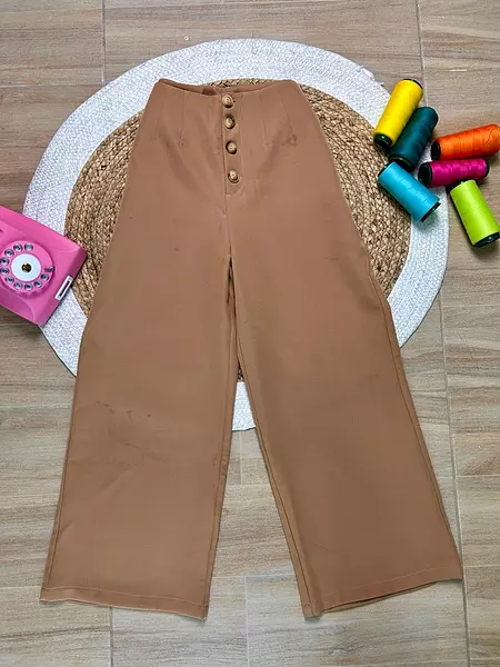 Pantalon En Tela Caramelo