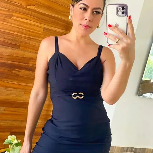 Vestido Negro Ceñido Herraje