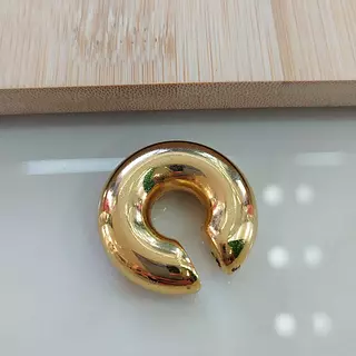 Ear Cuff Dorado – Estilo Chic Sin Perforación