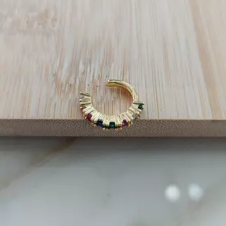 Ear Cuff Dorado – Estilo Chic Sin Perforación