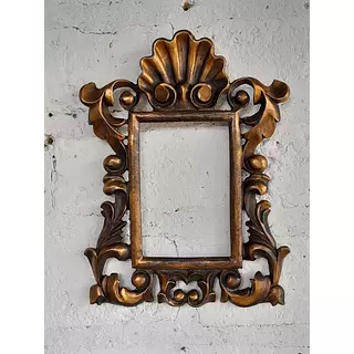 Marco Metálico Dorado