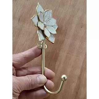 Percha Metália De Flor Color Nacarado