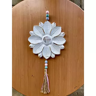Flor Rústica Tallada En Madera Con Tassel Y Cuentas