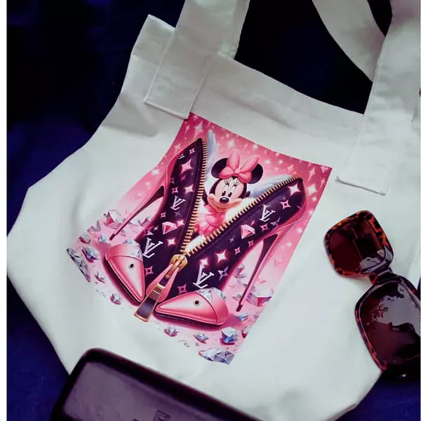 Nayisua Tote Bags