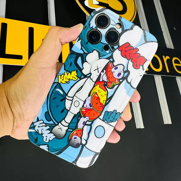 Case Diseño Animado Kaws Protector Camaras Iphone 12