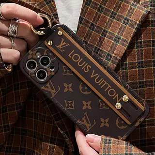 Case De Lujo Michael Kors Con Soporte + Strap Protector De Camara Iphone 15 Pro