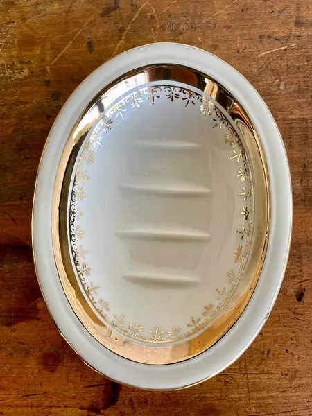 Jabonera Ovalada Blanco Y Dorado