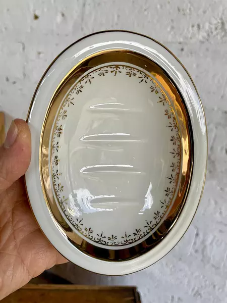 Jabonera Ovalada Blanco Y Dorado