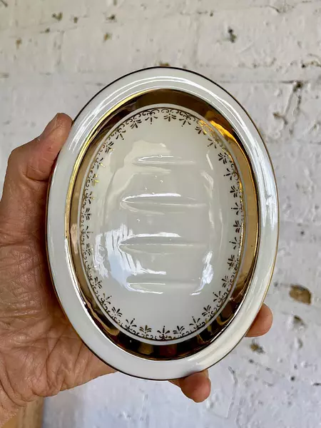 Jabonera Ovalada Blanco Y Dorado