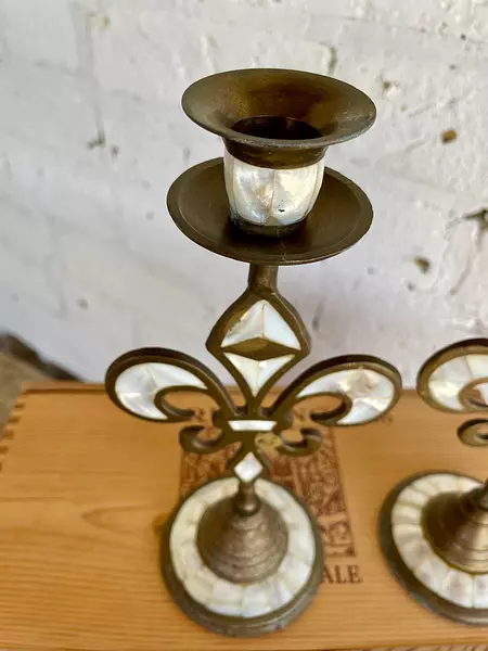 Candelabros Flor De Lis En Bronce Y Nácar - India 1970