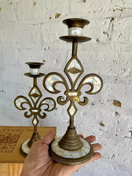 Candelabros Flor De Lis En Bronce Y Nácar - India 1970