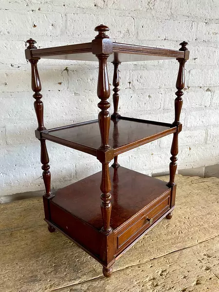 Mesita Con Soportes Torneados Cajón Inferior - Colombia 1950