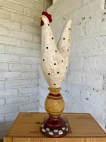 Figura De Gallina Sobre Pedestal