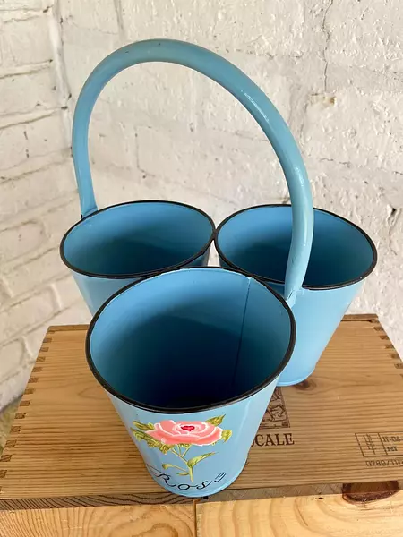 Tres Baldes Azules Con Manija - U.S.A. 2020