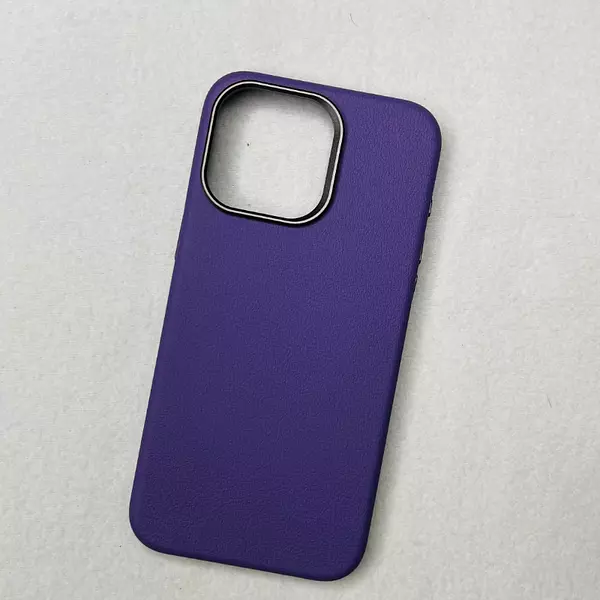 Case Diseño Cuero Magsafe Morado Iphone 16pro