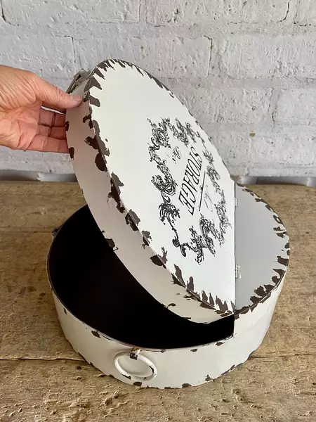 Caja Metálica Redonda Con Asas Y Cierre U.S.A. 1980