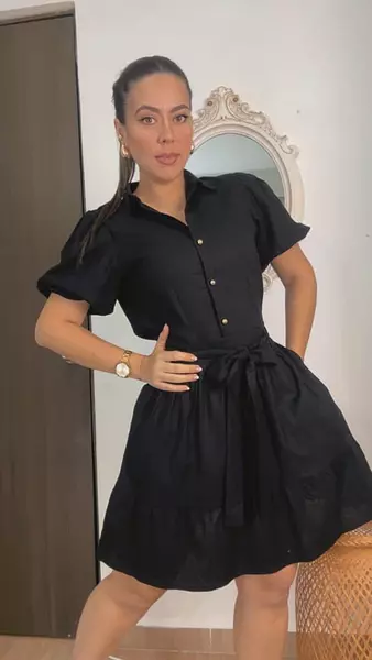 Vestido Corto Negro Clásico