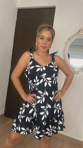 Vestido Corto Negro Floral