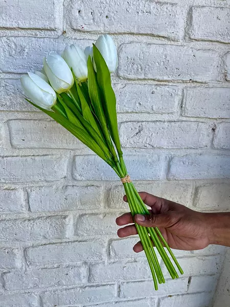 Paquete X 7 Tulipanes Artificiales Blancos