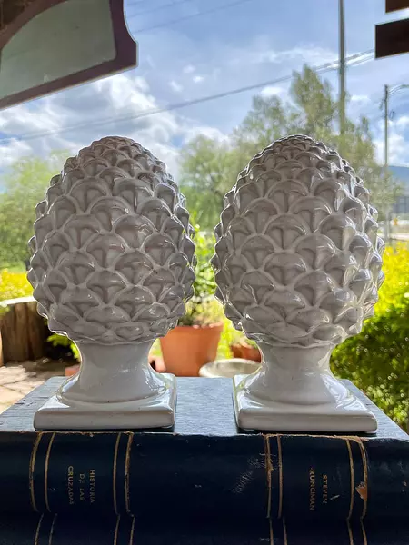 Piñas De Pino En Cerámica X 2