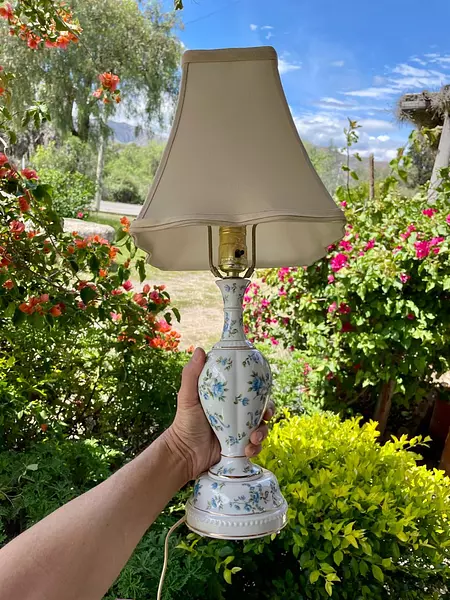 Lámpara De Boudoir En Porcelana - Hungría 1980