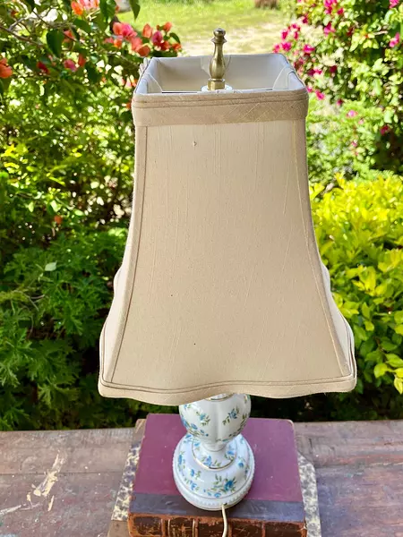 Lámpara De Boudoir En Porcelana - Hungría 1980