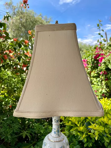 Lámpara De Boudoir En Porcelana - Hungría 1980