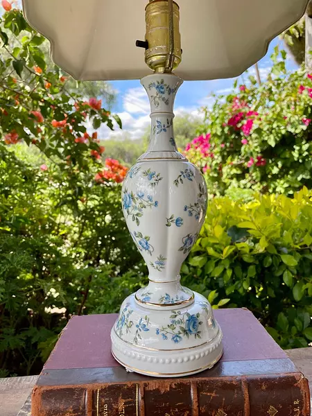 Lámpara De Boudoir En Porcelana - Hungría 1980