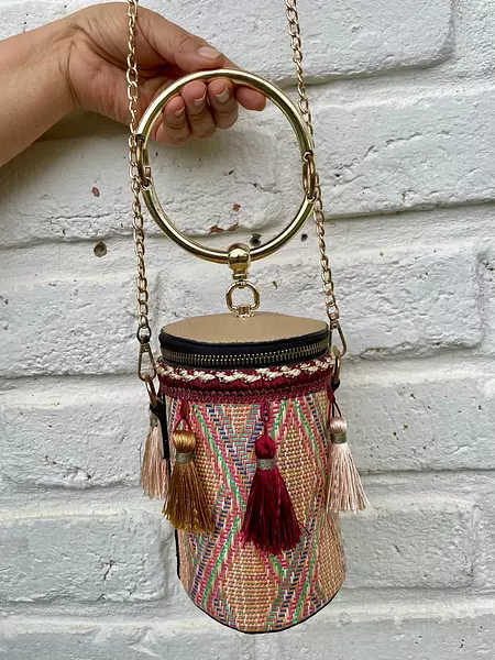 Bolso Cilíndrico De Mano Con Borlas