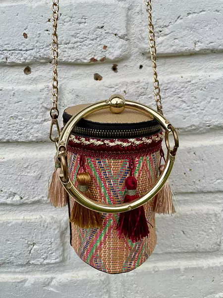 Bolso Cilíndrico De Mano Con Borlas