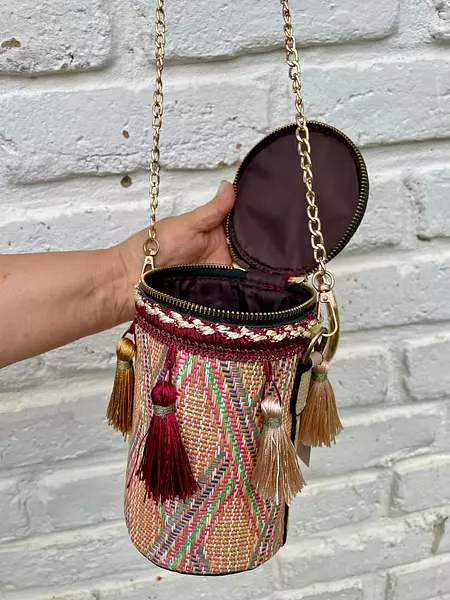 Bolso Cilíndrico De Mano Con Borlas