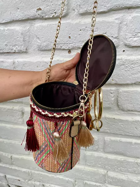 Bolso Cilíndrico De Mano Con Borlas