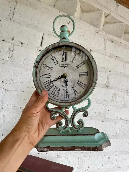 Reloj Metálico De Pila - China 1990