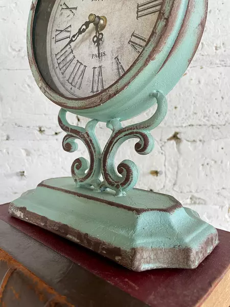 Reloj Metálico De Pila - China 1990