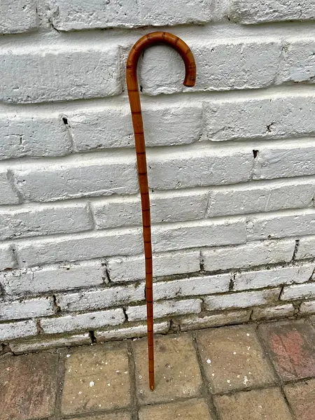Bastón Antiguo De Bambú Con Mango Curvado.