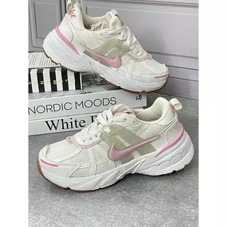 Zapatillas Nike – Estilo Deportivo Y Confort