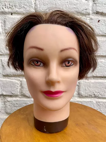 Maniquí De Plástico Cabello Castaño - China 2000
