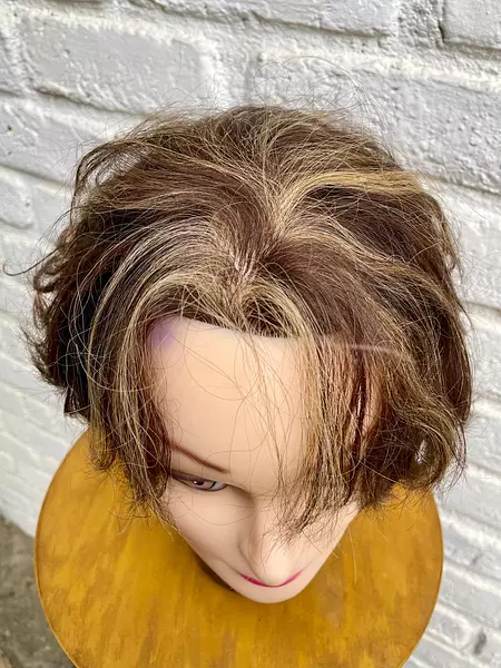 Maniquí De Plástico Cabello Castaño - China 2000