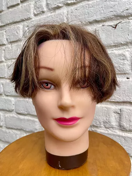 Maniquí De Plástico Cabello Castaño - China 2000