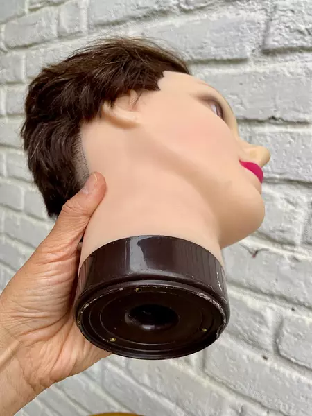 Maniquí De Plástico Cabello Castaño - China 2000