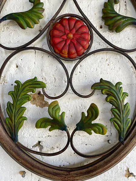 Aplique Ovalado Con Arabescos Hojas Y Rosetón