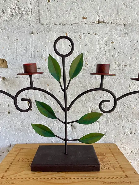 Candelabro De Mesa Sobre Base Y Hojas