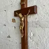 Crucifijo Madera Y Resina