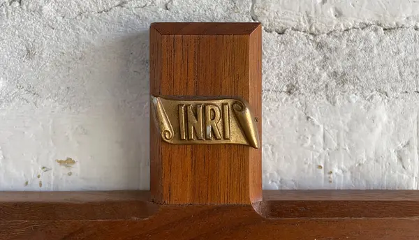 Crucifijo Madera Y Resina